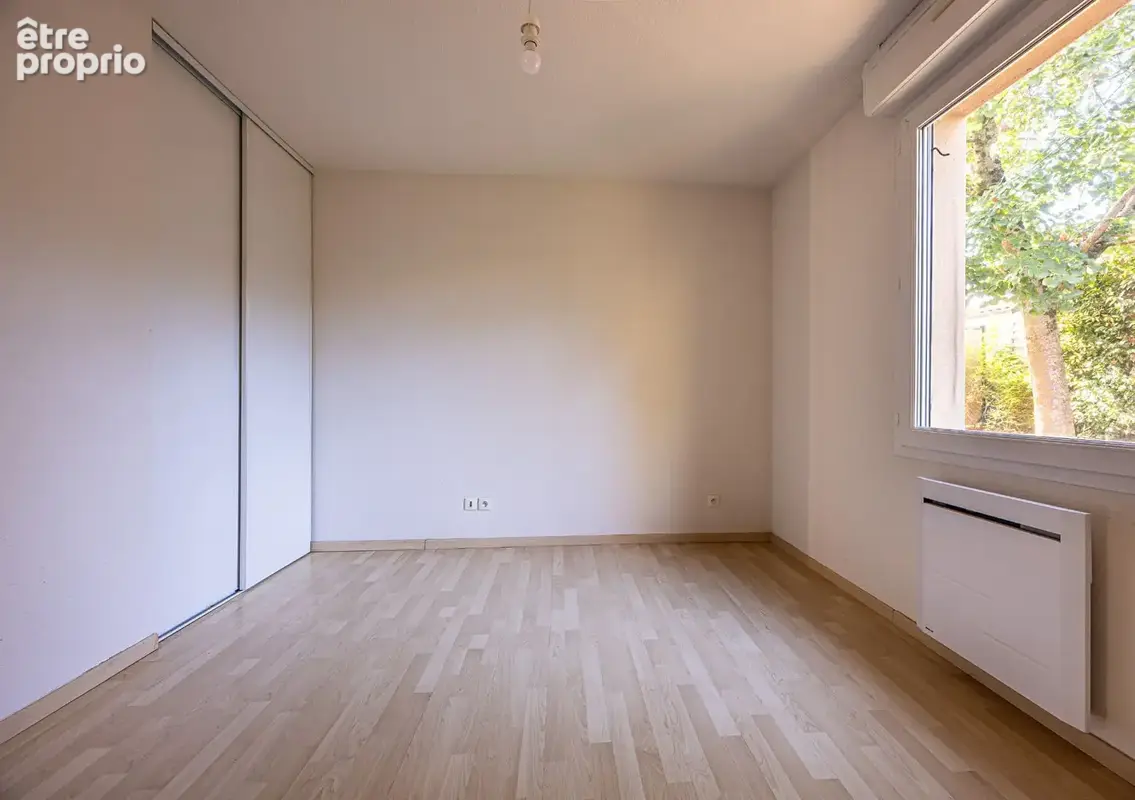 Maison  de plain-pied avec garage et jardin - 66 m² - photo 5