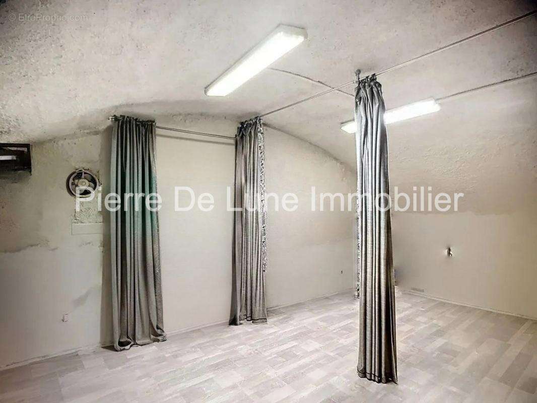 Fonds de commerce à vendre – Emplacement idéal Lyon St-Paul - photo 2