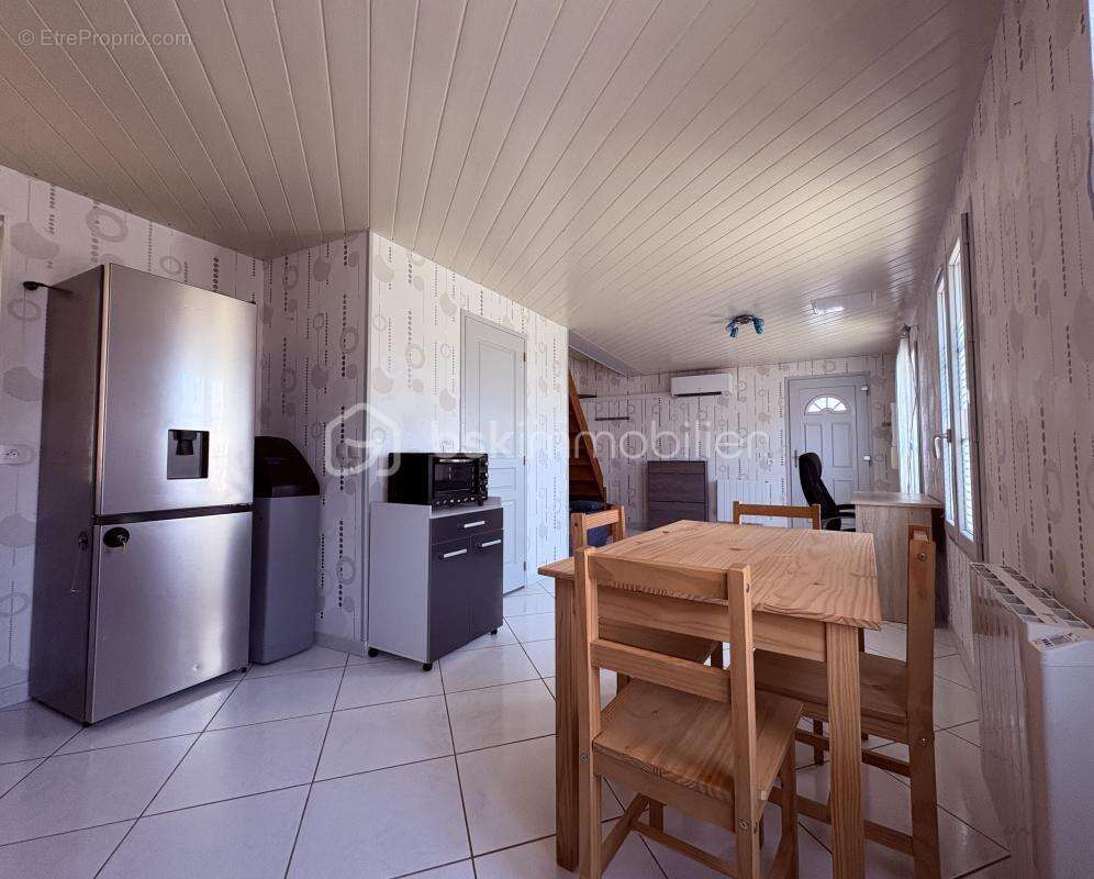 Maison récente 2 chambres avec extérieur – centre-bourg de cozes - photo 3
