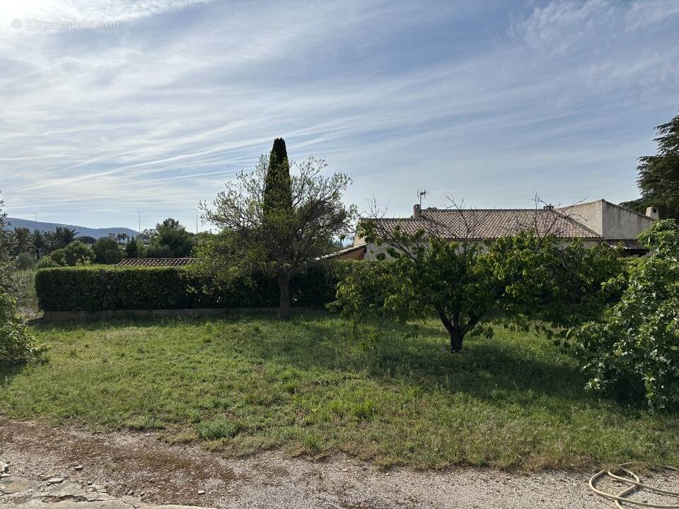 Terrain à HYERES