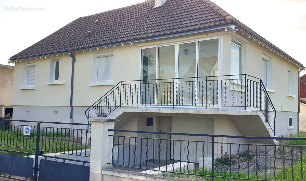 Maison à POUZAY
