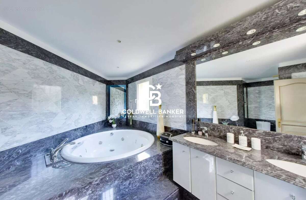 Maison à SAINT-CYPRIEN