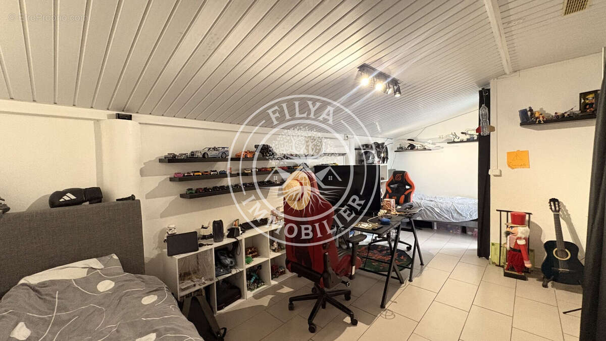 Maison à REMIRE-MONTJOLY