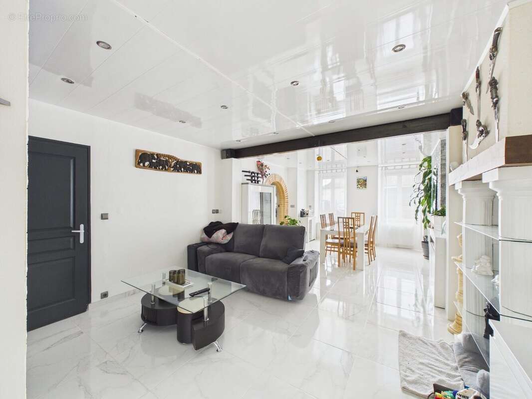 Maison à NEUVILLE-SUR-VANNES