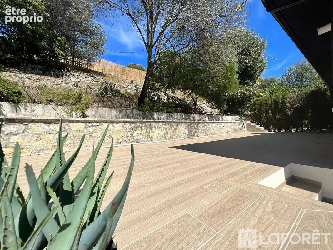 Villa  à côté de Monaco avec magnifique éxterieur,  double garage  et plusieurs places de parkings - photo 21