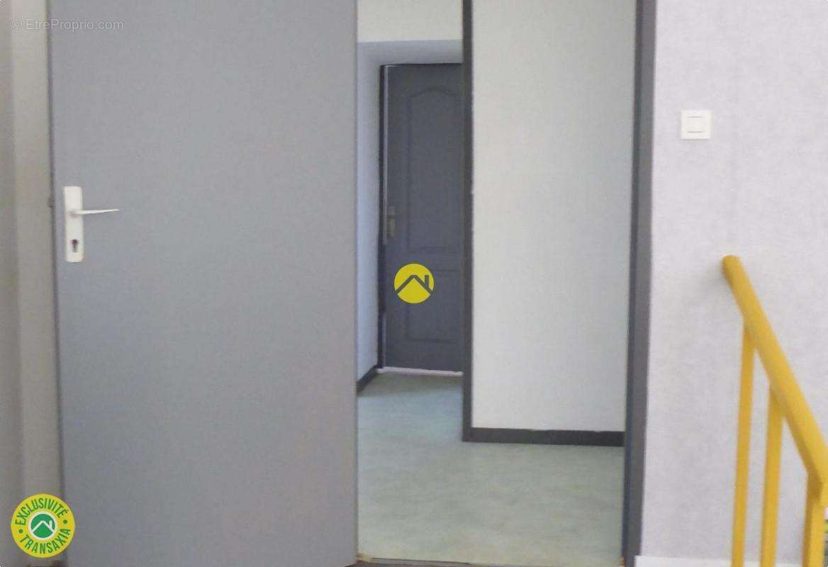 Maison à AZAY-LE-FERRON