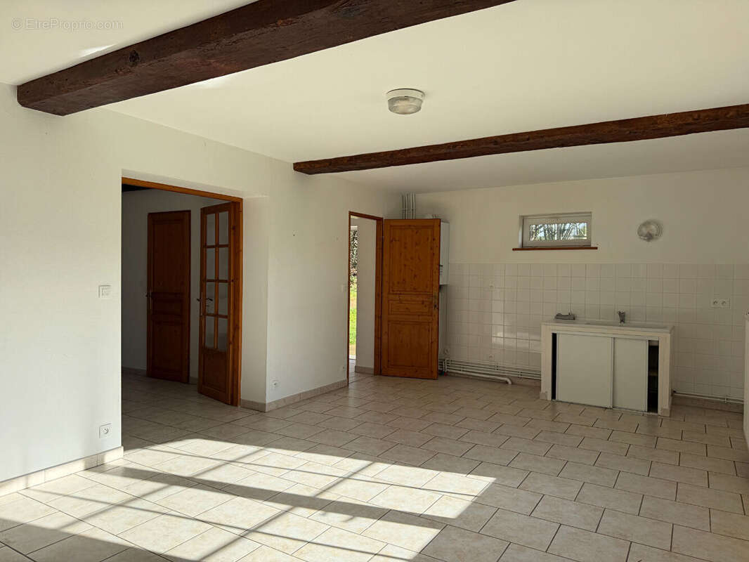 Maison à vendre - Les Loges centre bourg - 3 chambres - Jardin 1 100 m² - Calme - photo 3