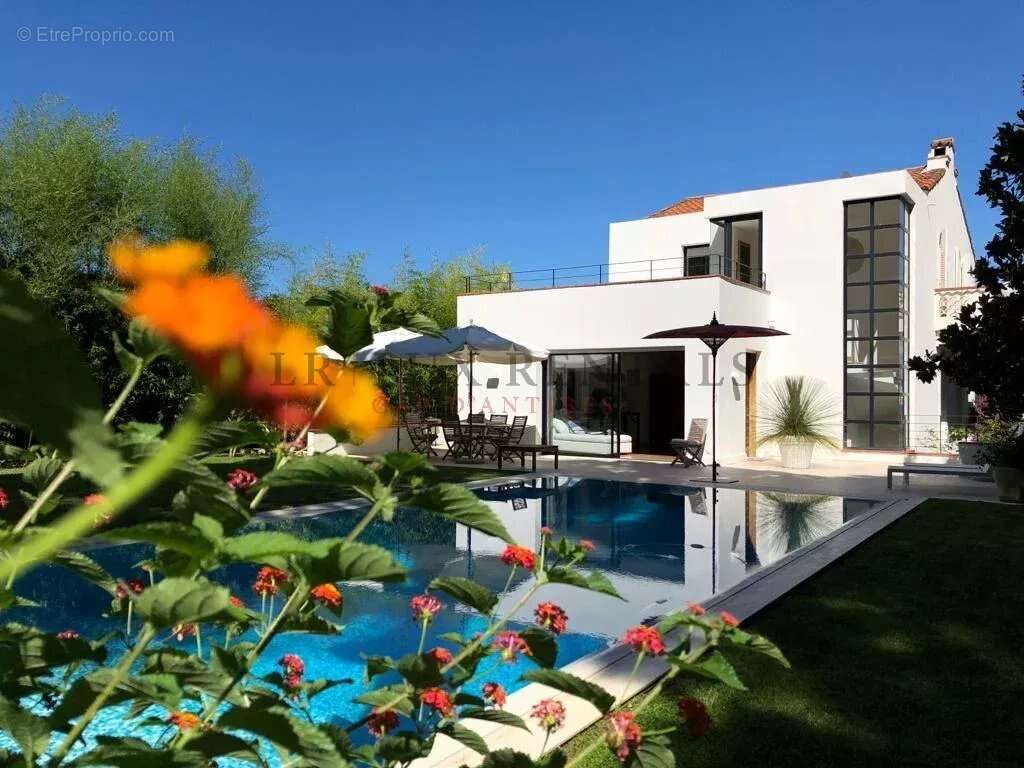 Coup de cœur : villa rénovée avec vue mer au Cap d’Antibes - photo 4