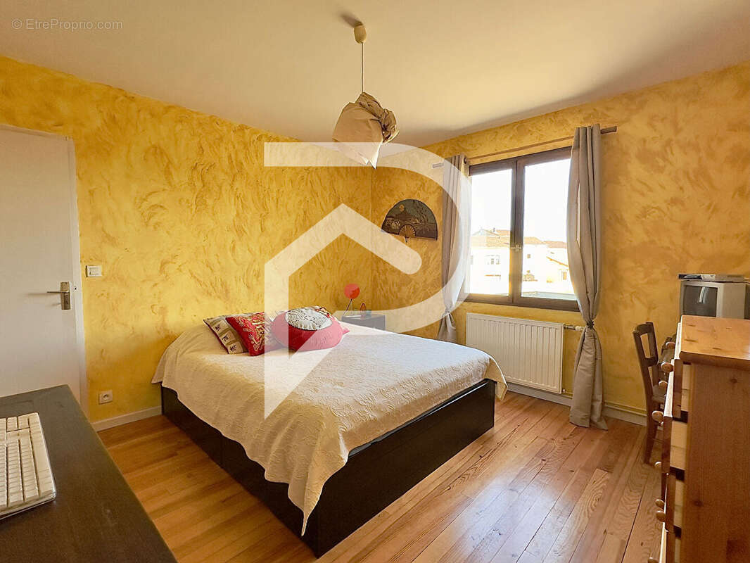 Maison à SAINT-FRONT-DE-PRADOUX