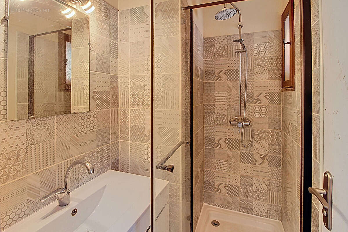 Maison à ENTRECASTEAUX