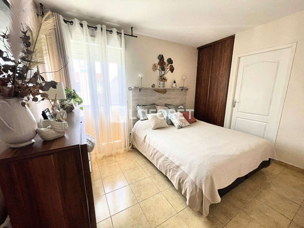 Appartement à SAINT-LAURENT-DU-VAR