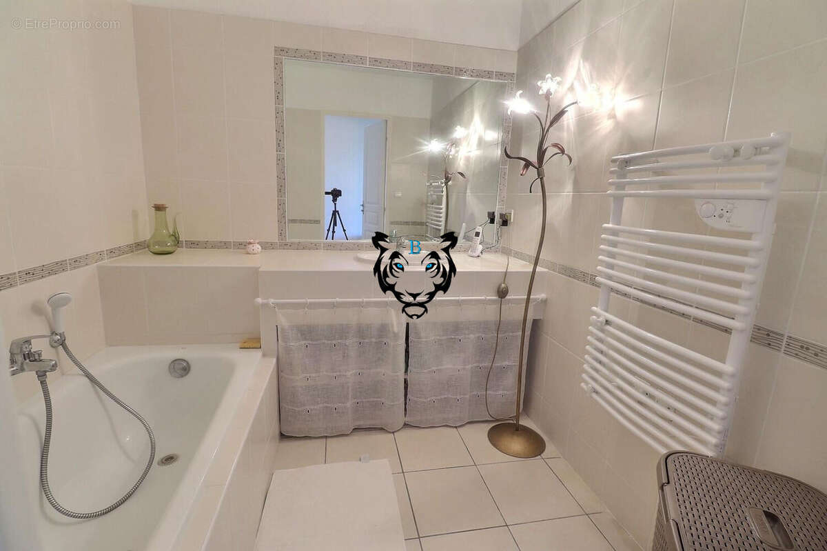 Maison à ROQUEBRUNE-SUR-ARGENS