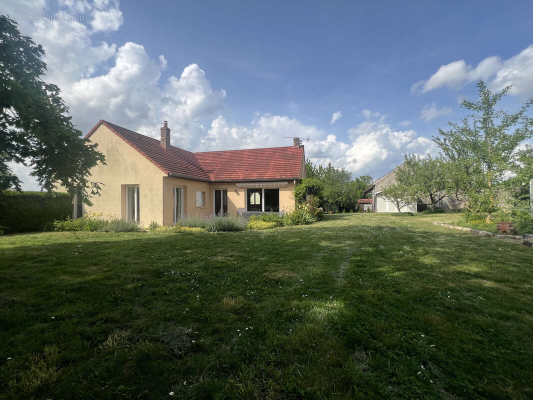Maison à LUDES