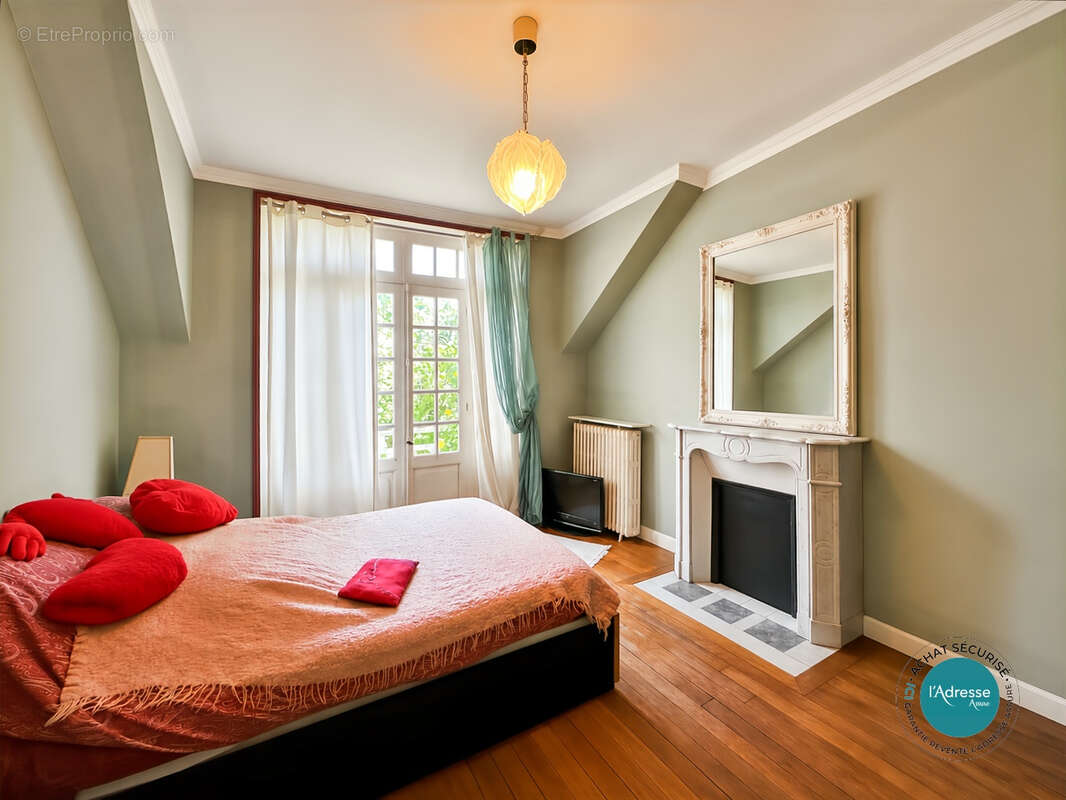 Maison à VERT-LE-PETIT