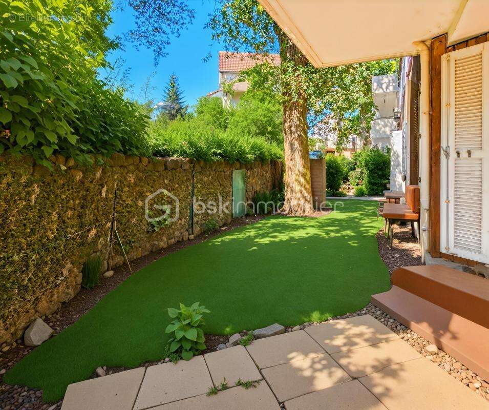 Appartement à EMERAINVILLE