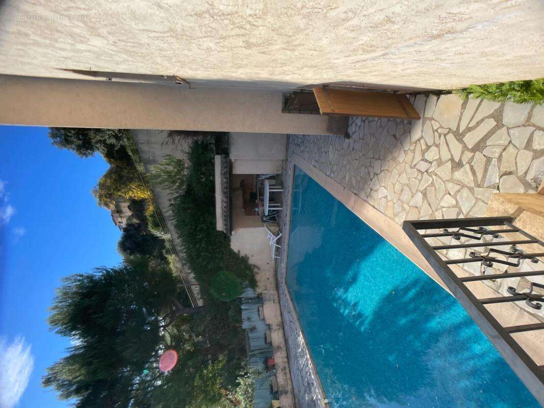 Maison à SAINT-LAURENT-DU-VAR