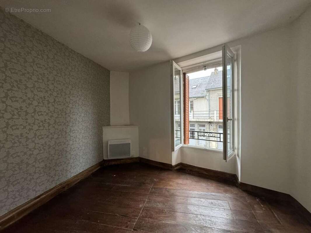 CREUSE -  Proche la SOUTERRAINE - Maison De Village De 86m2 Avec Petite Cour Intérieure - photo 12