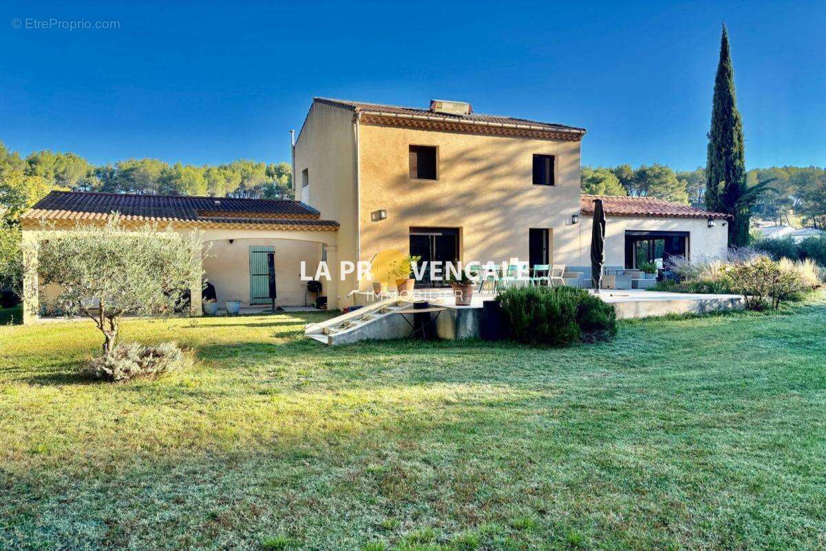 Maison à SIMIANE-COLLONGUE