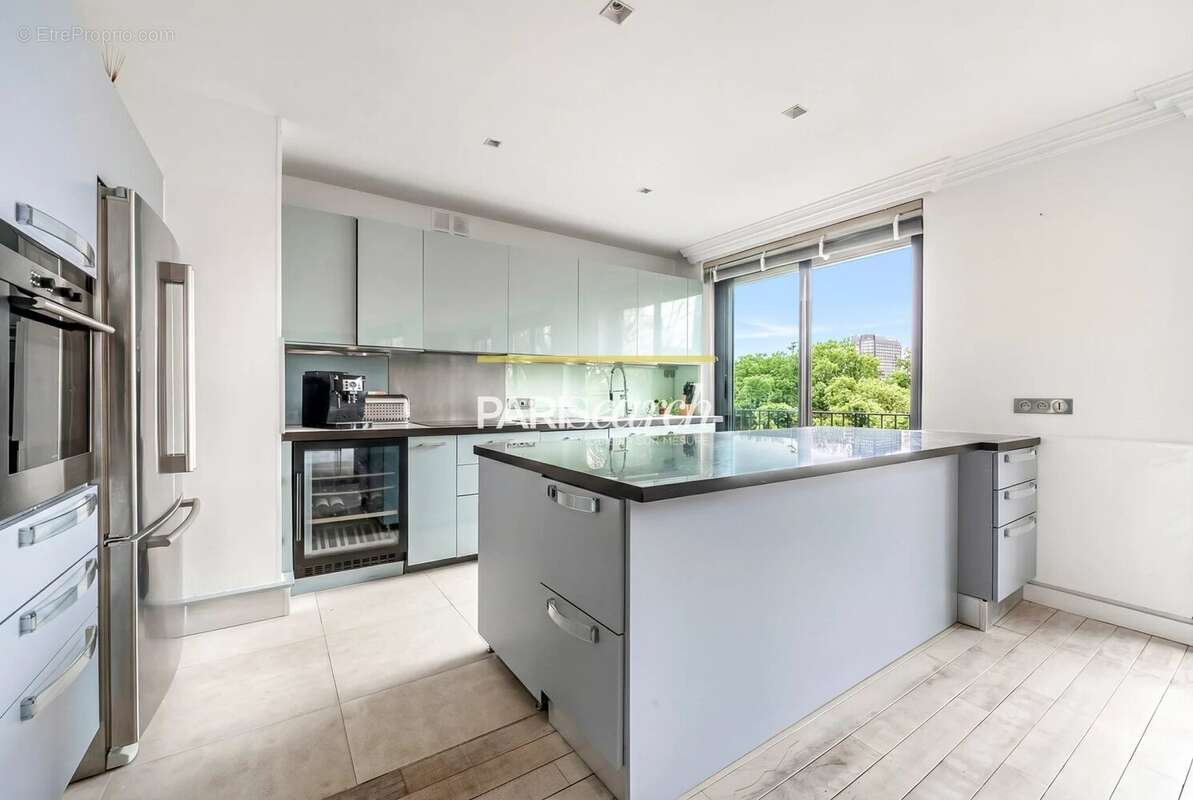 Appartement à NEUILLY-SUR-SEINE