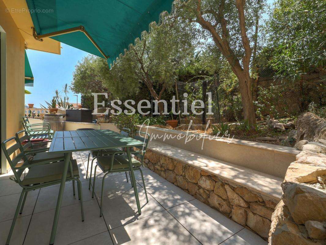 VILLEFRANCHE-SUR-MER  Appartement-villa de 107 m² avec plus de 300 m² de jardin - photo 4