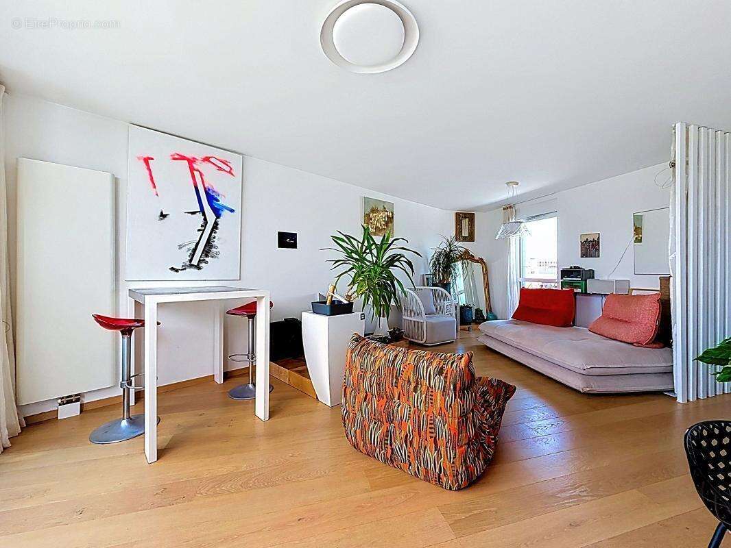 Appartement À Vendre - Dernier étage avec ascenseur privatif, terrasse et vue mer - photo 3