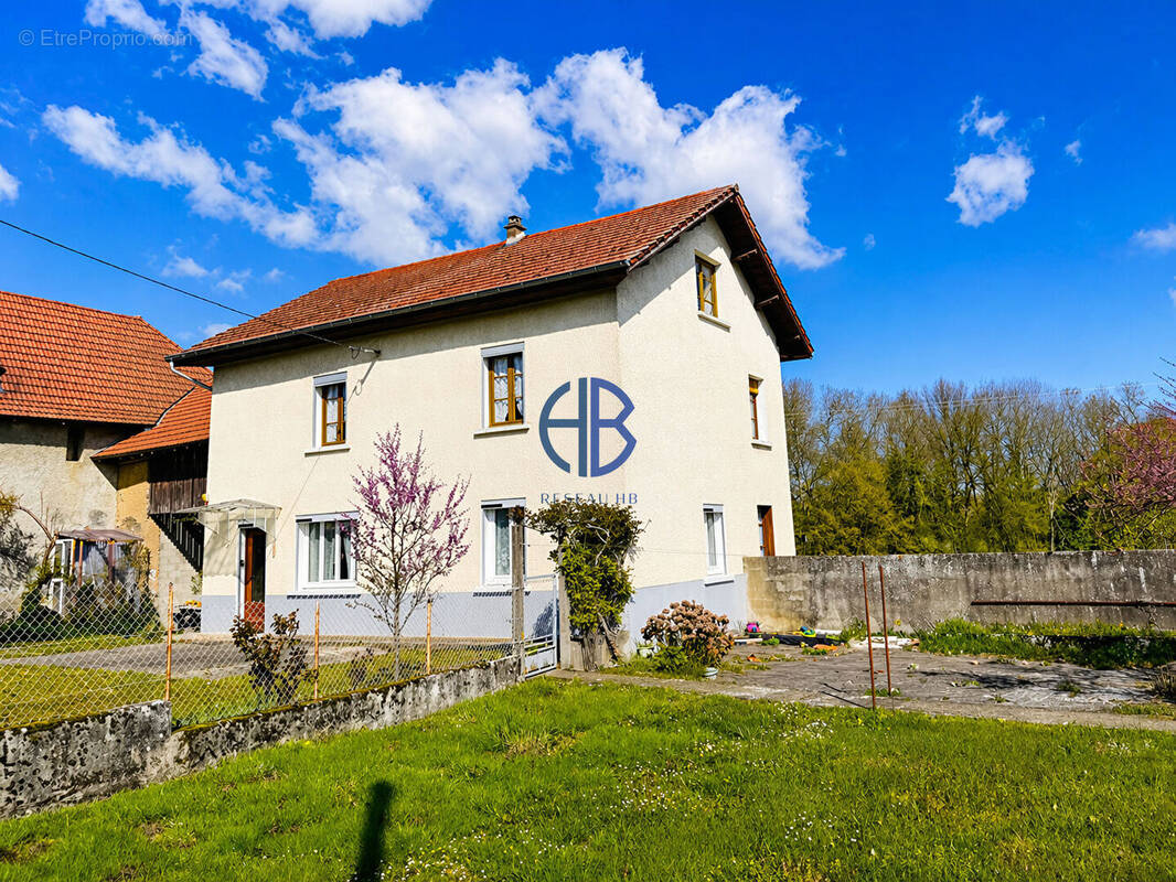 Maison à LA TOUR-DU-PIN