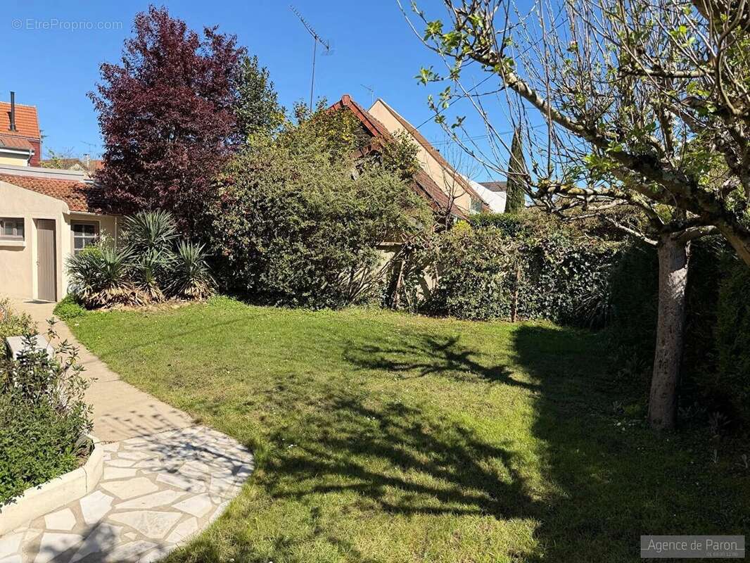 Maison à VERRIERES-LE-BUISSON