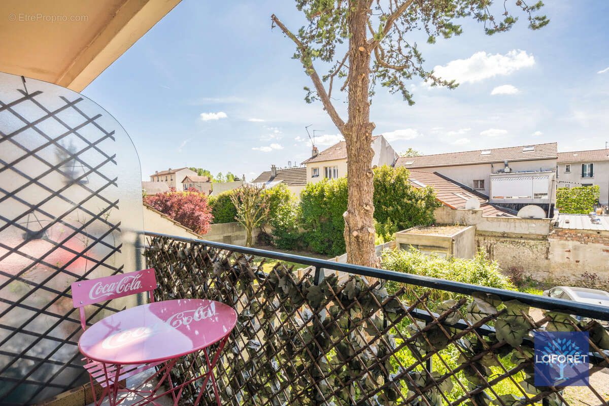 Appartement à LES PAVILLONS-SOUS-BOIS