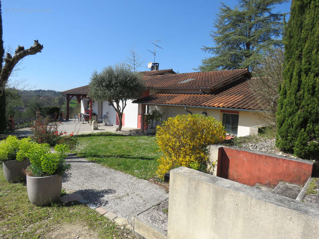 Maison à NOTRE-DAME-DE-SANILHAC