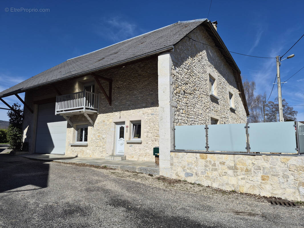 Maison à CHAMPAGNE-EN-VALROMEY