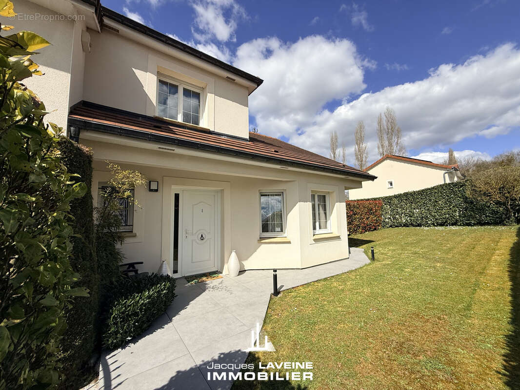 Maison à CORNY-SUR-MOSELLE