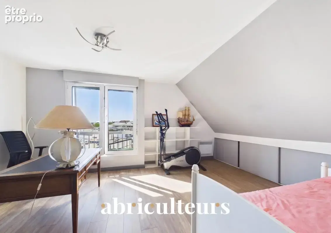 Appartement familial - Dernier étage -- 6 pièces en vente à Charenton-le-Pont (94220) - photo 2