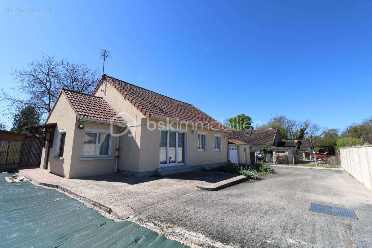 Maison de plain-pied très proche de la gare, 4 pièces, 2 chambres, atelier, dépendances, garage et jardin! - photo 11