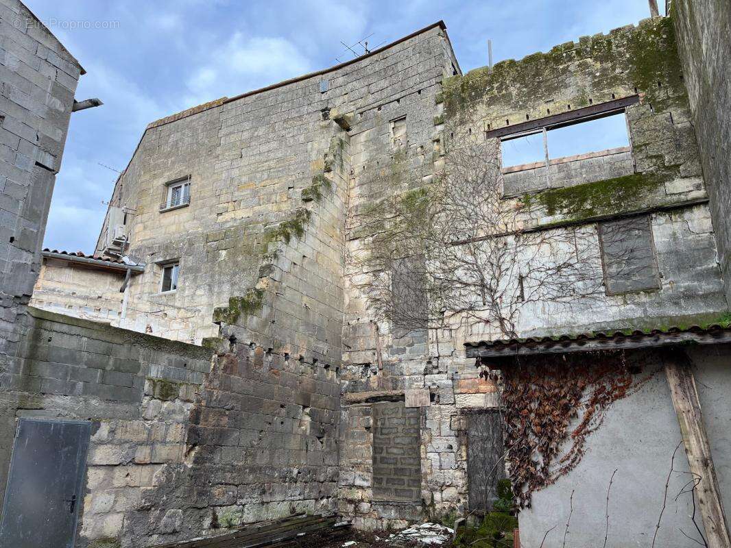 Maison à rénover 2 pièces 100 m² avec jardin centre-ville de Libourne - photo 11
