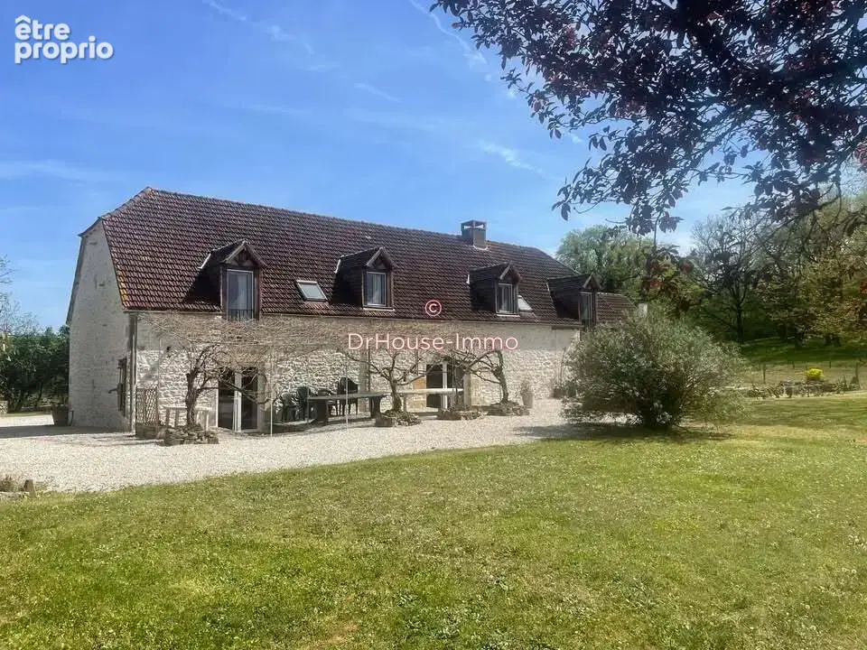 Maison 400 m² à Martel  - photo 4