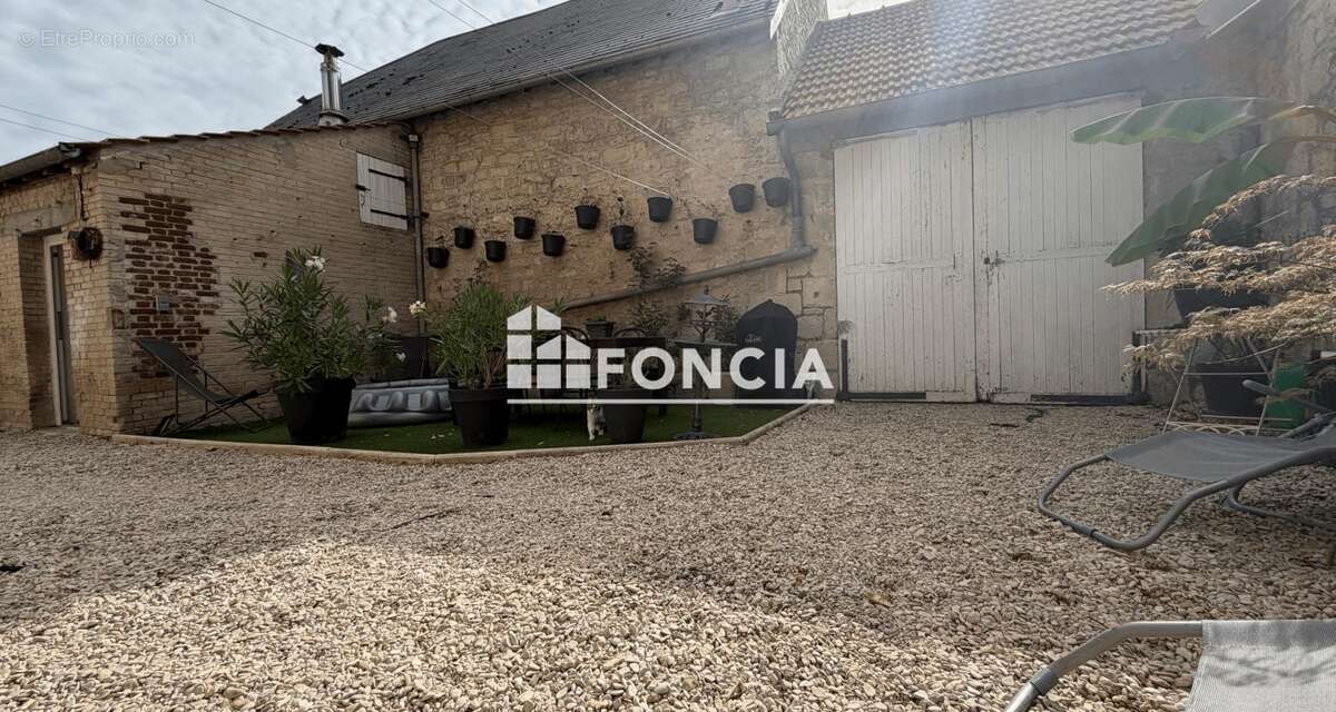 Proche bourg tous commerces - photo 8