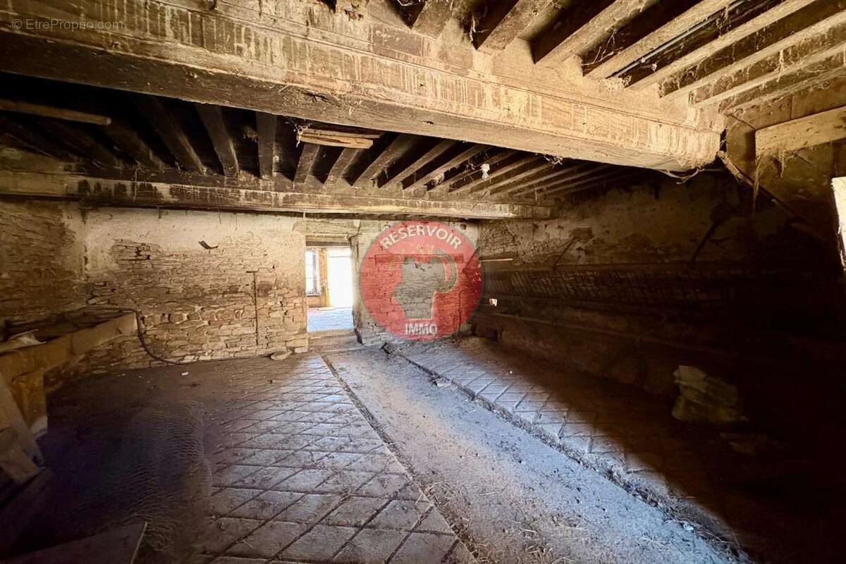 Autre à POUILLY-EN-AUXOIS