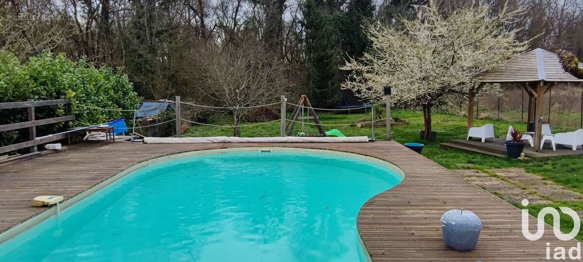 Maison 127 m² à Espiet  - photo 2