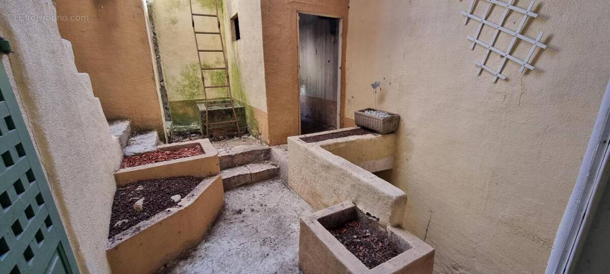 Maison à ROCHEMAURE