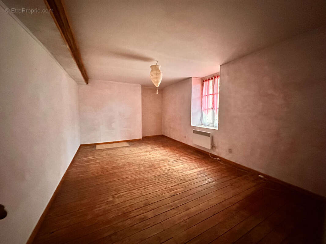 Maison à IVOY-LE-PRE