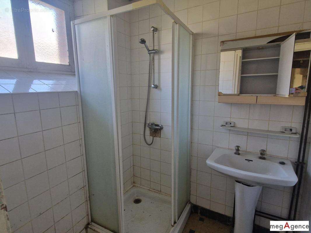 Maison - dépendance - Terrain 2390 m² - Bâtiment de 300 m² - idéal jardin - photo 7