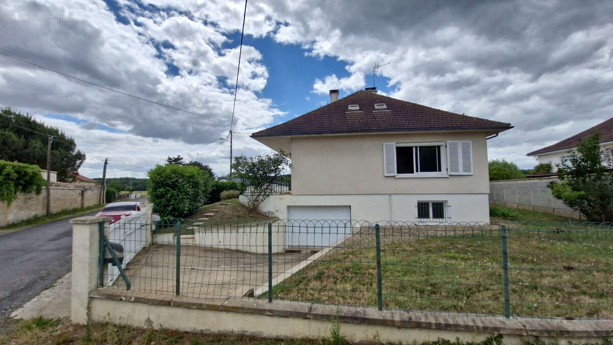 Maison à BONNEUIL-MATOURS
