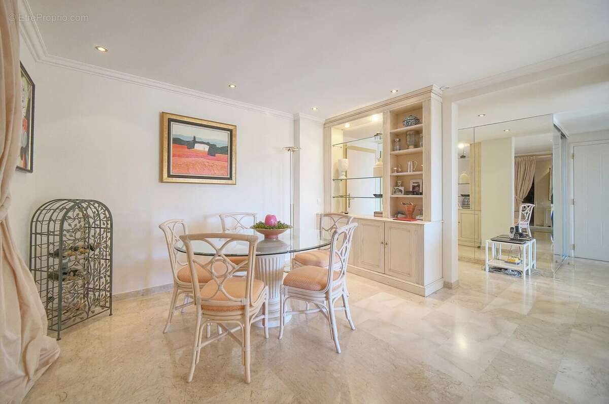 Appartement à LE CANNET