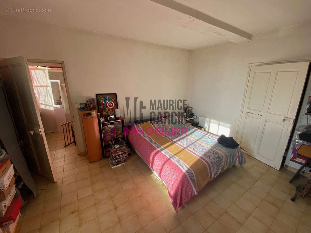 Maison à ENTRAIGUES-SUR-LA-SORGUE