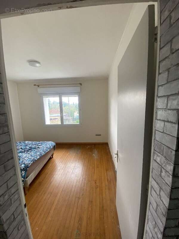 Sympathique maison de 85m2 sur Garage et Buanderie avec beau terrin de 800m2 piscinable - photo 9