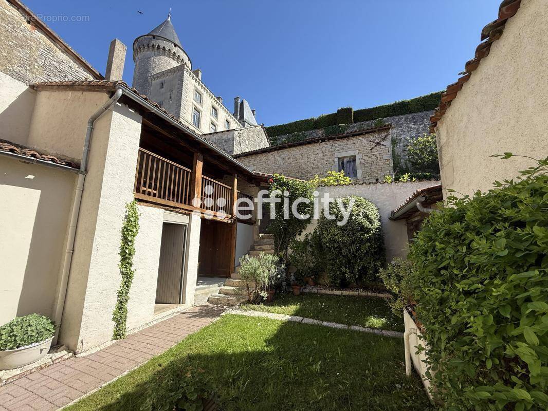 Maison à VERTEUIL-SUR-CHARENTE