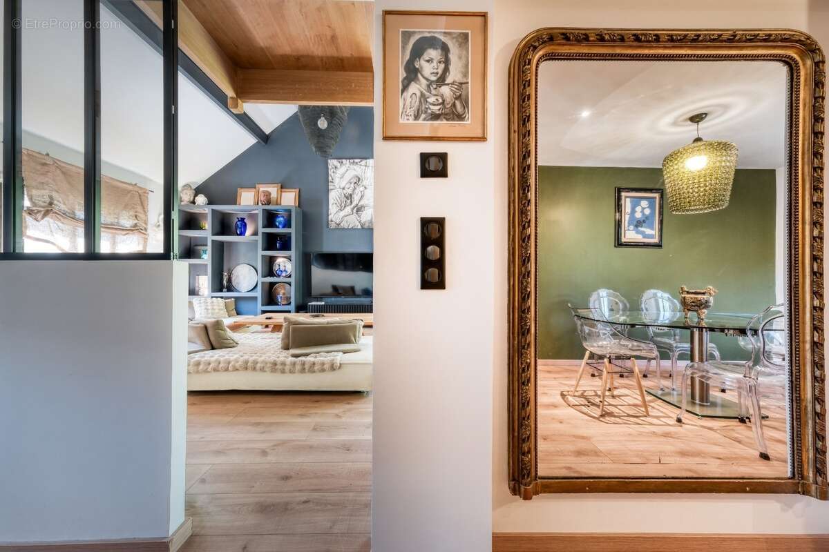 VIRY-CHÂTILLON – À deux pas du lac – Superbe maison rénovée avec séjour cathédrale - Surface au sol 140m² - photo 5
