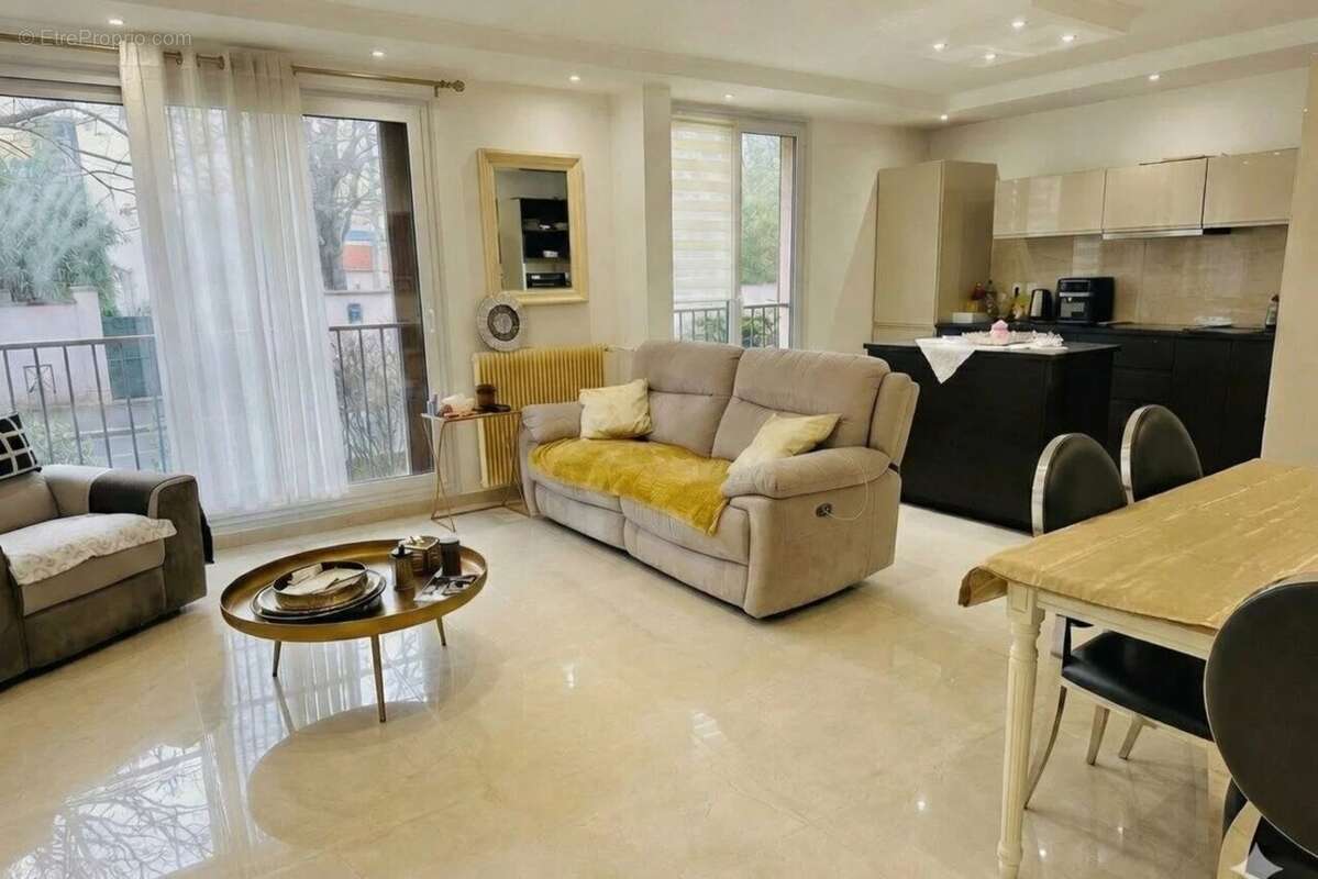 Appartement à SAINT-MAUR-DES-FOSSES