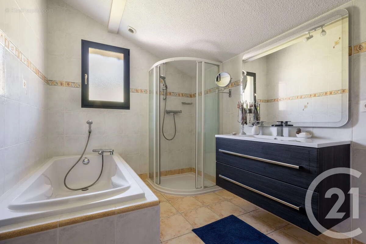 Maison à ARACHES-LA-FRASSE