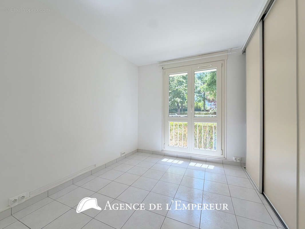 Appartement traversant 5 pièces - Rueil Buzenval - photo 12